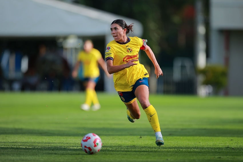 Kiana Palacios en un partido con América