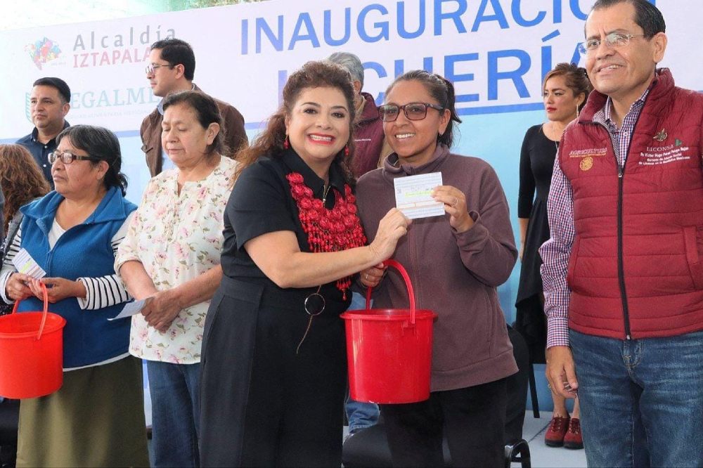 Clara Brugada se comprometió iniciar los programas sociales al mes del cambio de poder.