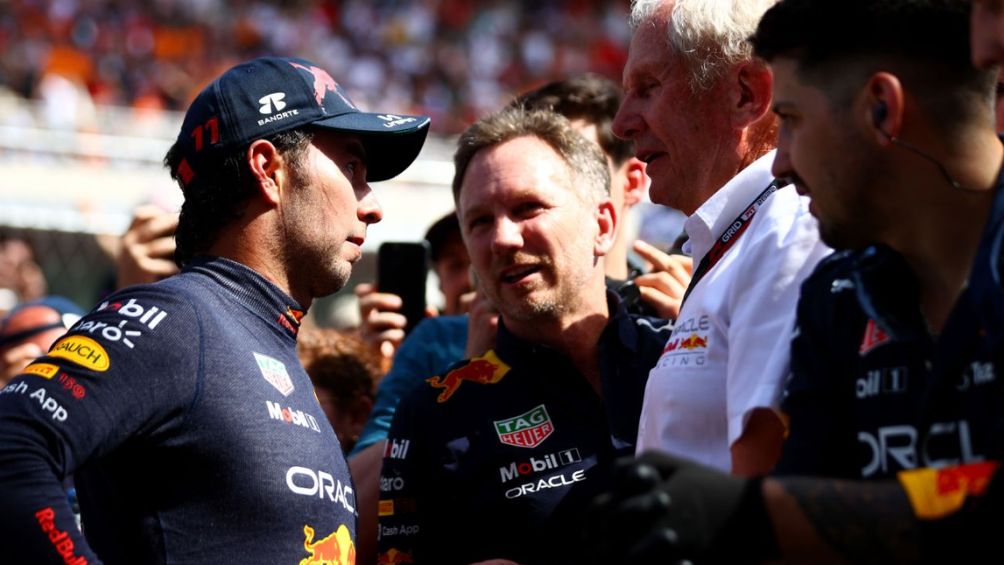 Pérez junto a Helmut Marko y Christian Horner