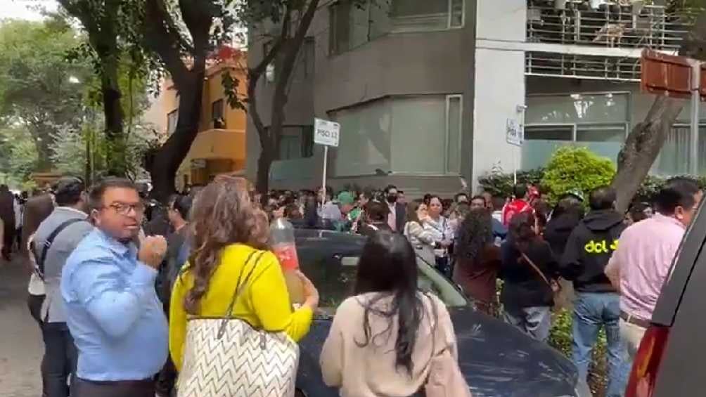 Un edificio de la CFE tuvo que ser desalojado por amenaza de bomba. 