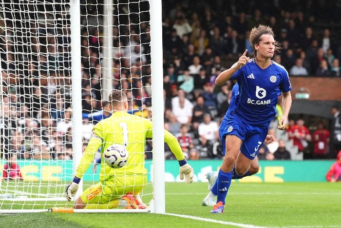 Wout Faes anotó el único gol de los Foxes