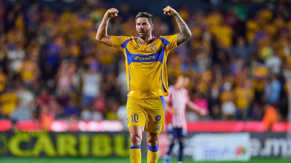 Gignac festeja gol