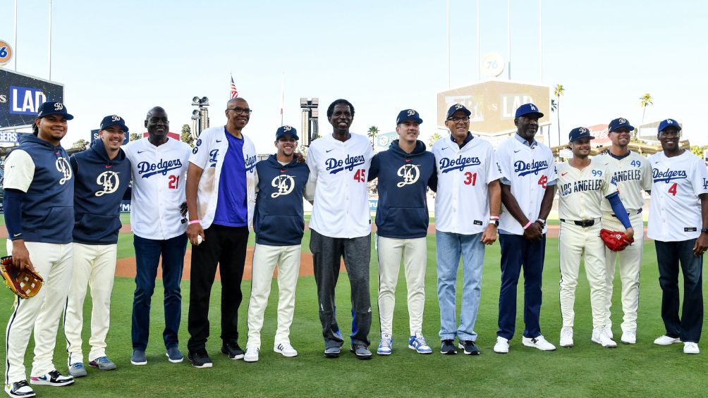 Los Lakers Showtime en el diamante del Dodgers Stadium