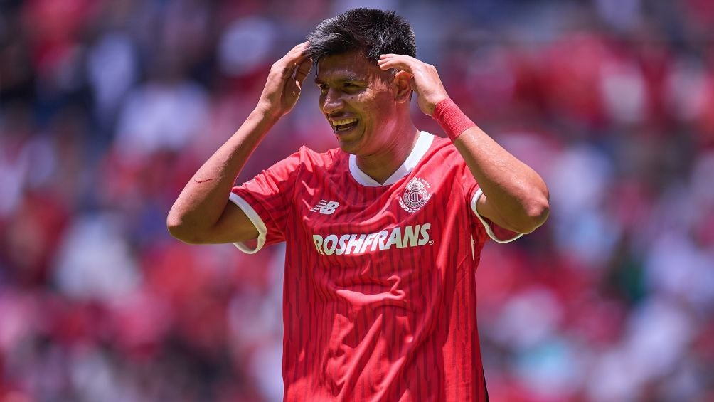 Toluca beats Atlético de San Luis despite being one man down