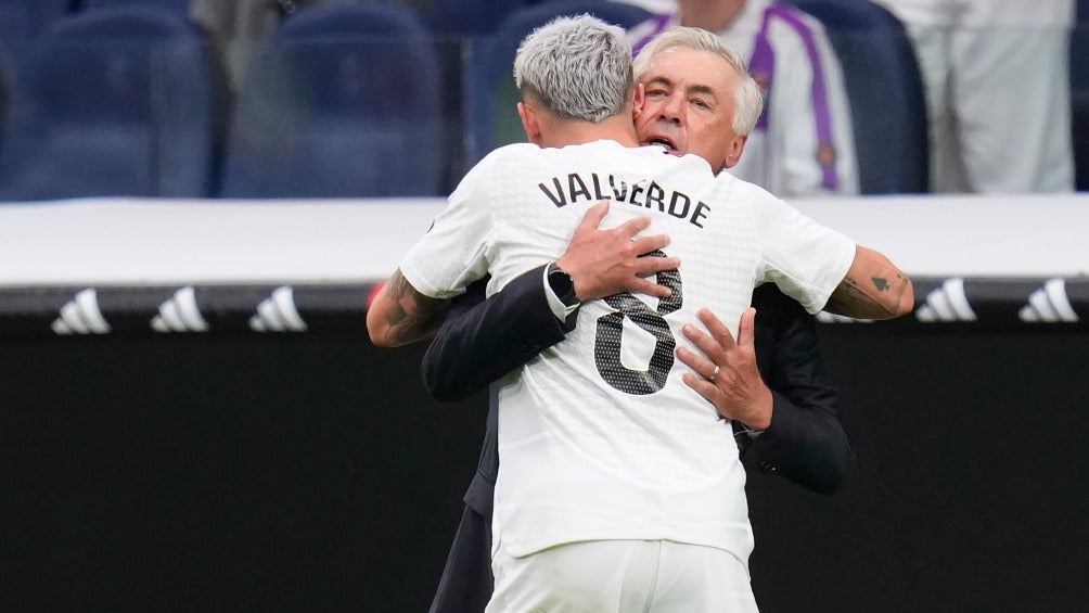 Valverde celebrando con Ancelotti