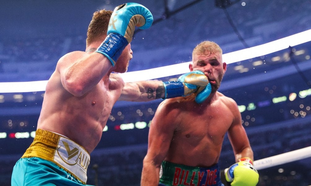 'Canelo' Álvarez venció en ocho rounds a Saunders