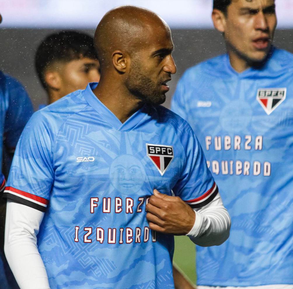 Camisetas de Sao Paulo en apoyo a Juan Izquierdo