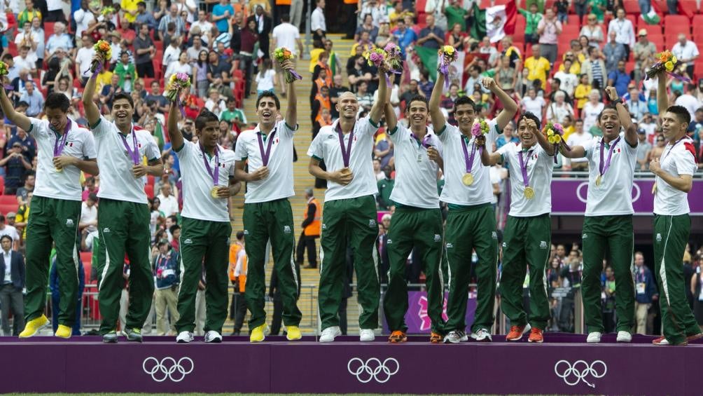 Selección Mexicana de futbol con medalla de oro