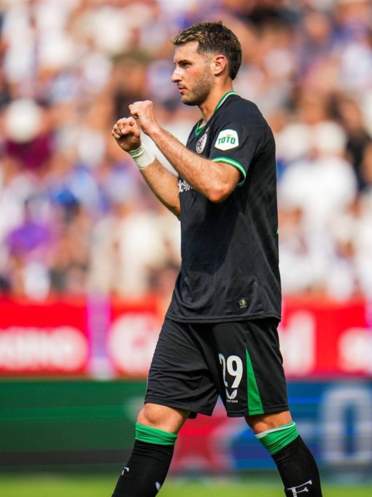 En partido con el Feyenoord 