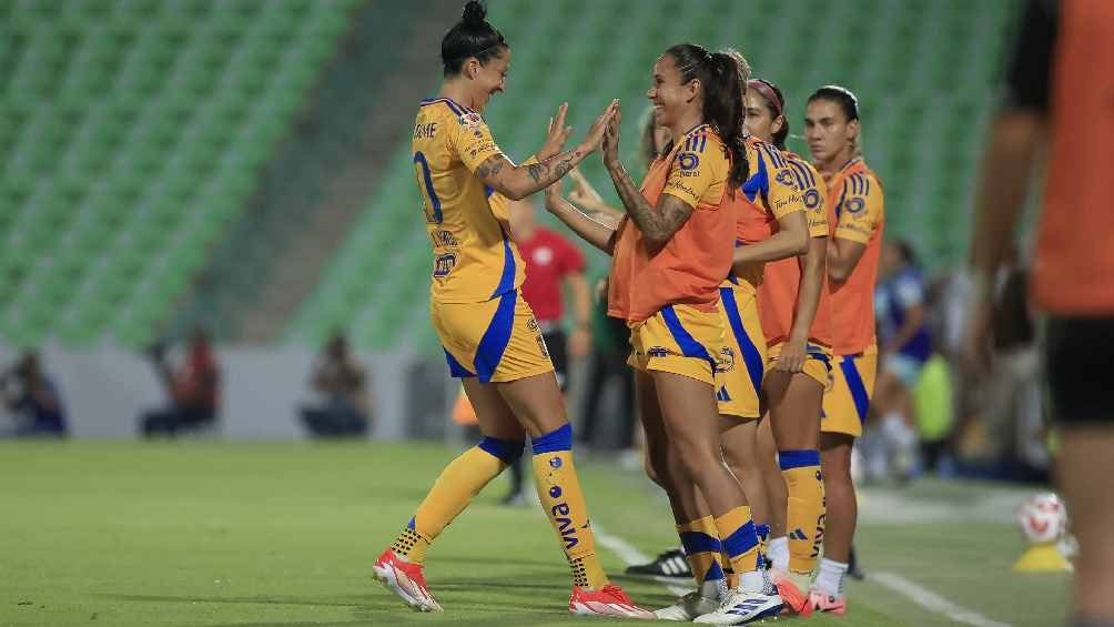 Jenni marcó su primer gol