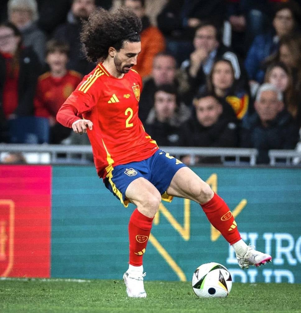 Cucurella jugando Euro con España