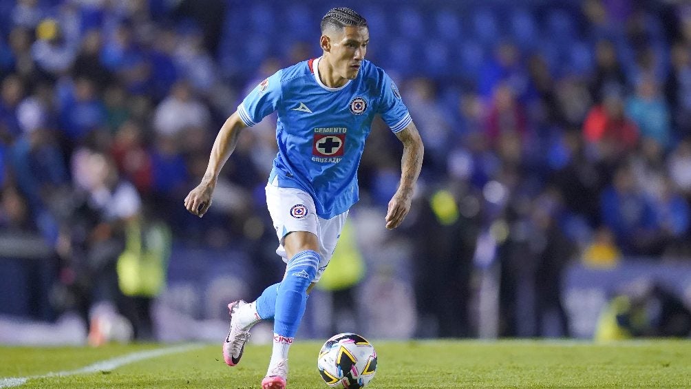 Antuna en un partido de Cruz Azul