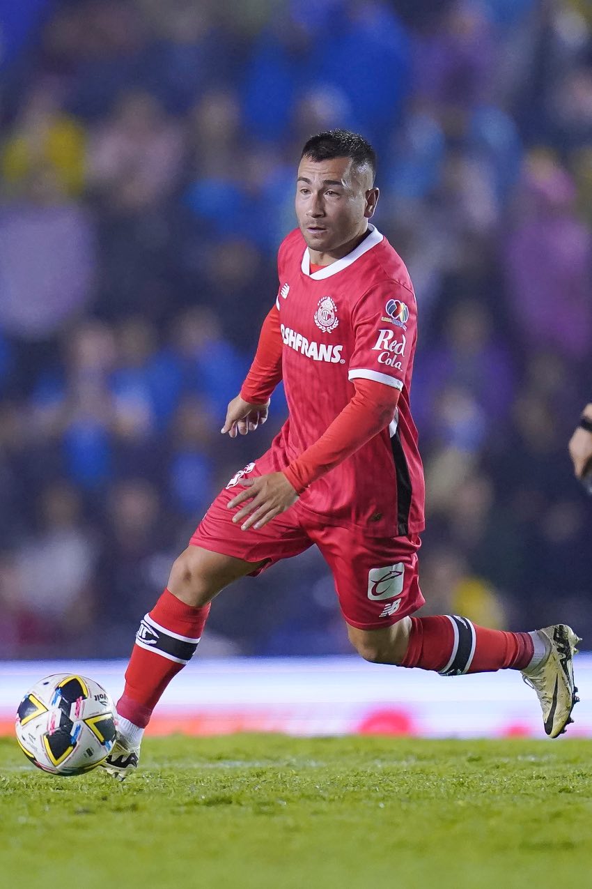 Jean Meneses en un partido de Toluca