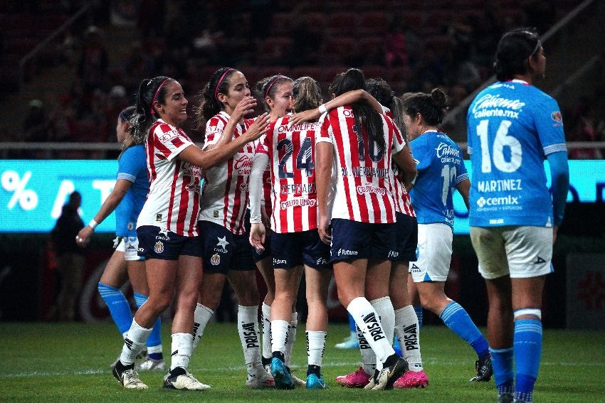 Chivas Femenil en celebración de gol