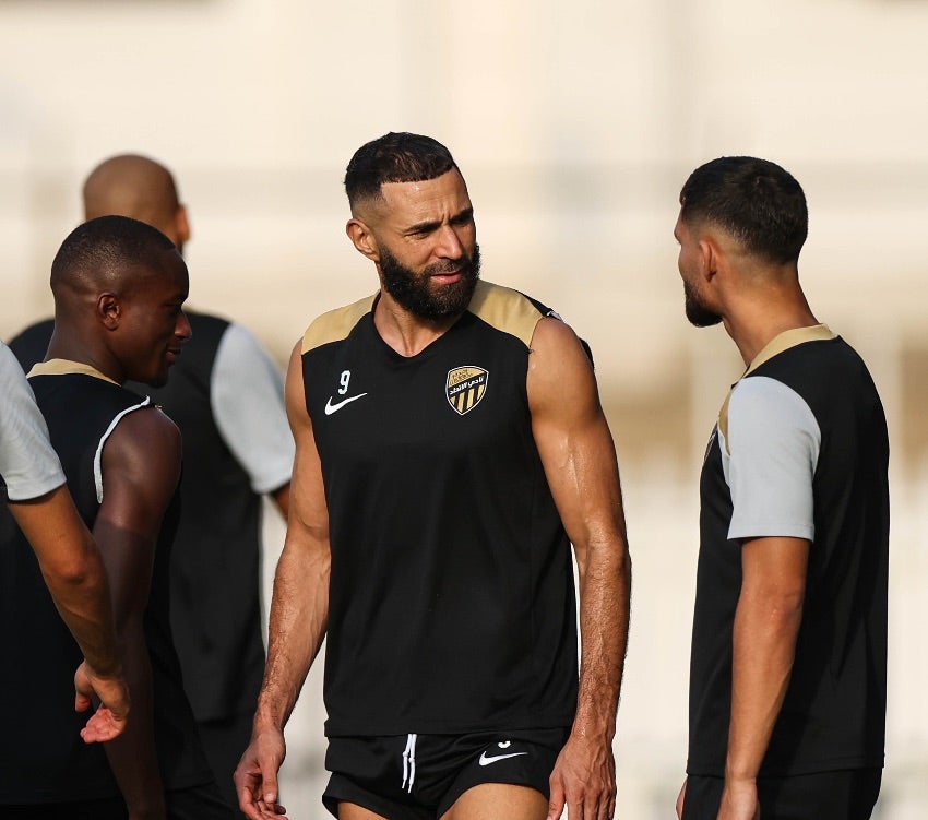 Benzema en entrenamiento con Al-Ittihad