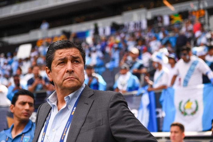 Luis Fernando Tena en un partido de la Selección de Guatemala