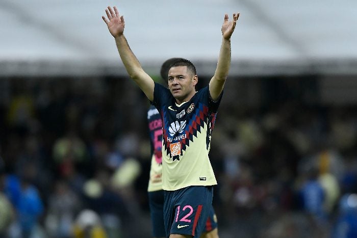 Pablo Aguilar en un partido del América