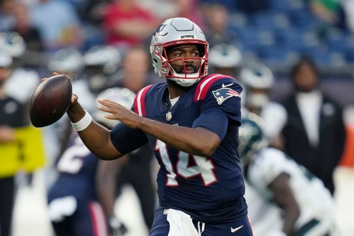 Brissett en un juego de pretemporada de Patriots