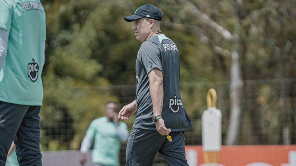 Efraín Juárez entrenando al Atlético Nacional