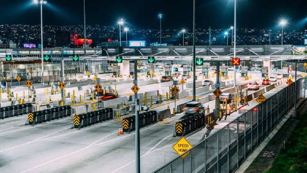 Respeta el Reglamento de Tránsito en Carreteras y Puentes de Jurisdicción Federal.