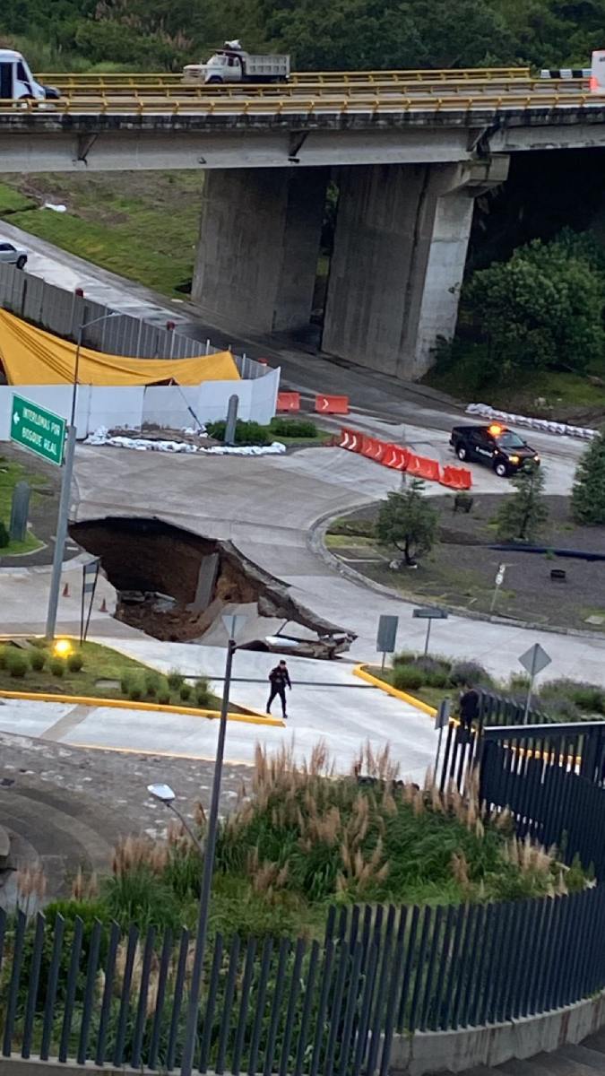 La grieta fue de más de 10 metros de largo y 6 de profunidad.