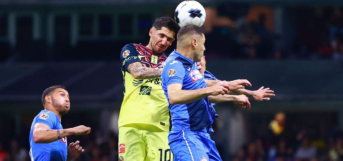 Pablo Aguilar con el Cruz Azul