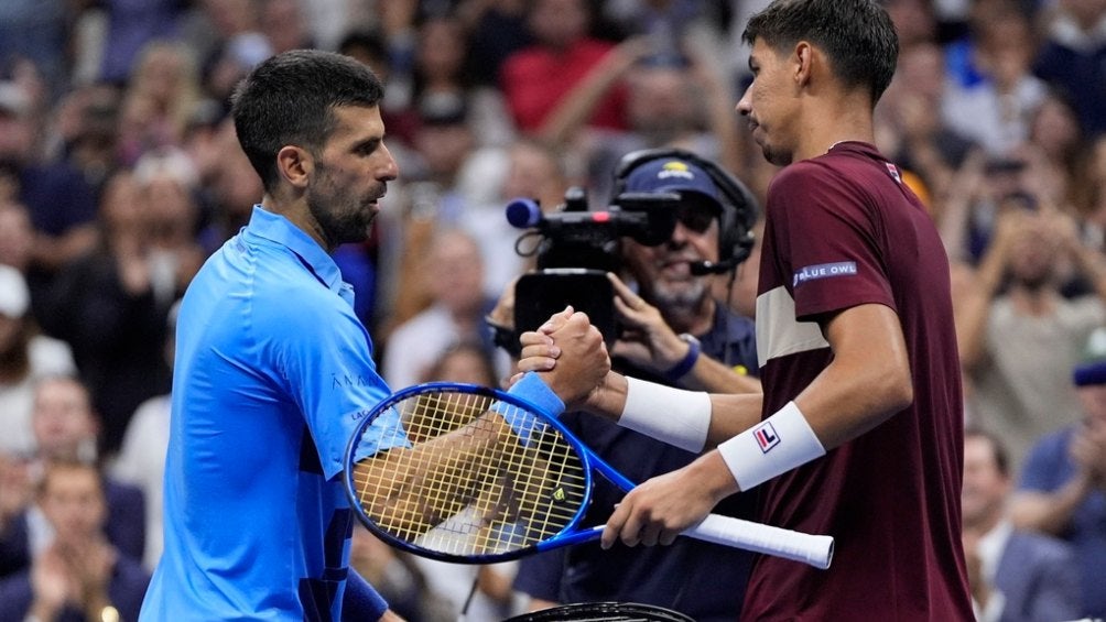 Djokovic le da la mano al rival