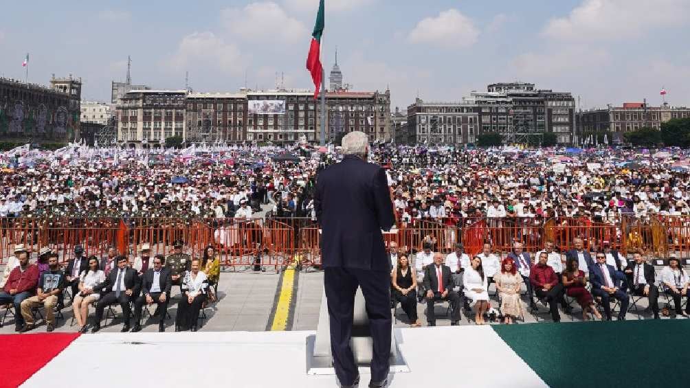 AMLO ofreció su último Informe de Gobierno ante miles de personas en el Zócalo. 