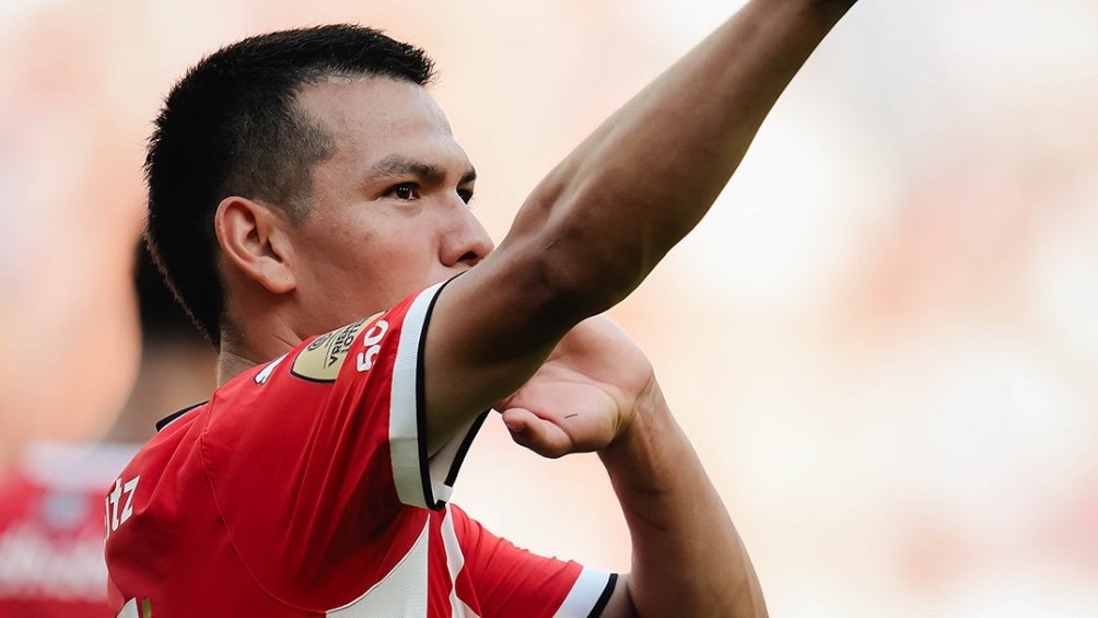 Hirving ‘Chuky’ Lozano scores a goal for PSV in the duel against Go Ahead Eagles in the Eredivisie