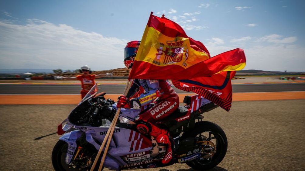 Márquez celebra su victoria en el Premio de Aragón