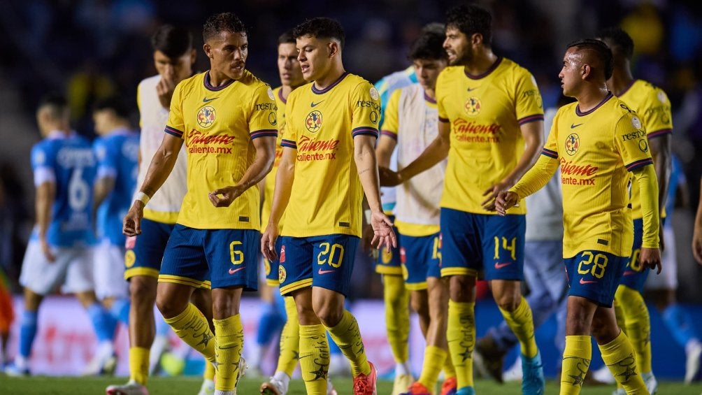 América tuvo dos cambios obligados por lesión en derrota vs Cruz Azul