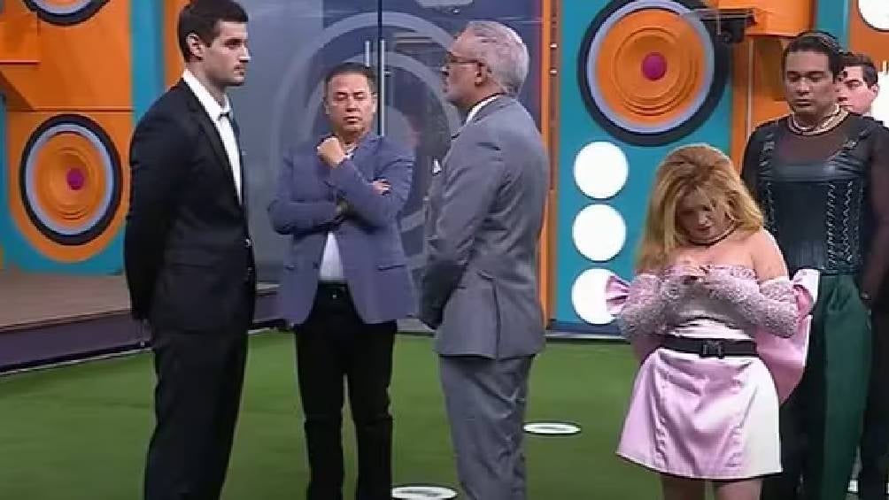 Adrián Marcelo amenazó a Arath de la Torre debido a su postura en el programa.