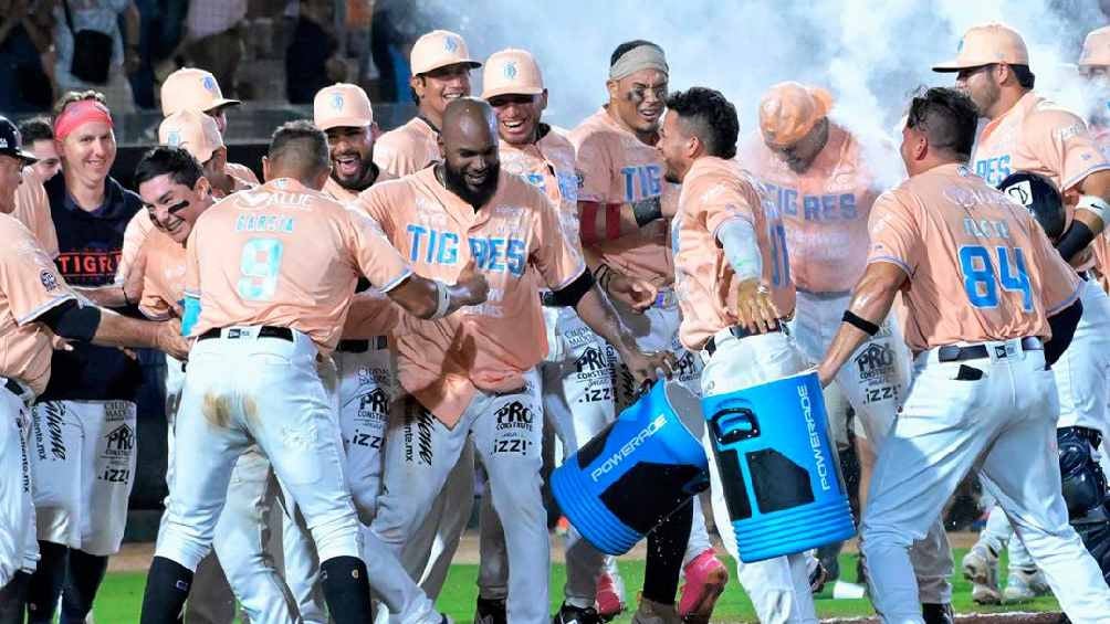 Los Tigres siguen a los Diablos de cerca