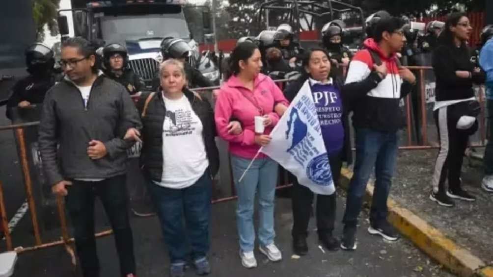 Trabajadores del Poder Judicial bloquearon la Cámara de Diputados. 