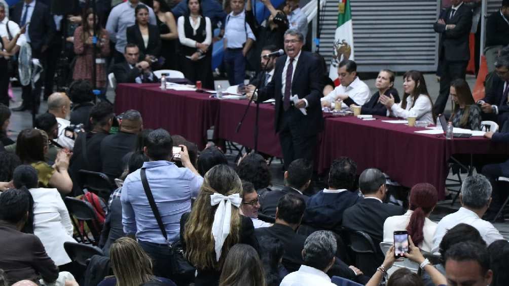 Durante la madrugada los Diputados votaron a favor de la Reforma. 