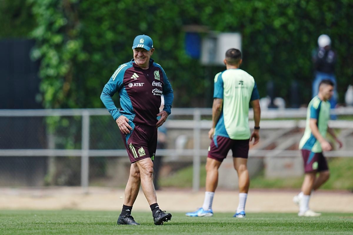 Javier Aguirre estará al frente en este partido 