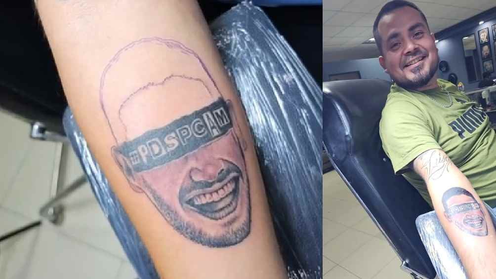 El hombre quedó con feliz con su tatuaje de Adrián Marcelo. 