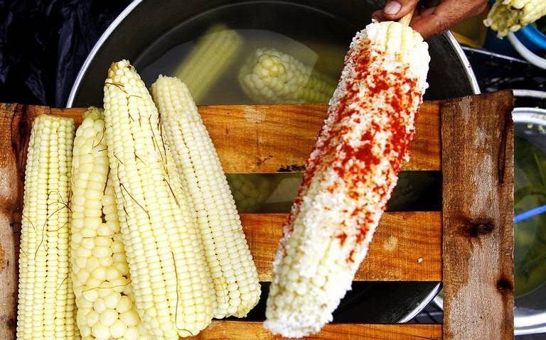 Los elotes no podrán faltar en la ya clásica noche mexicana.