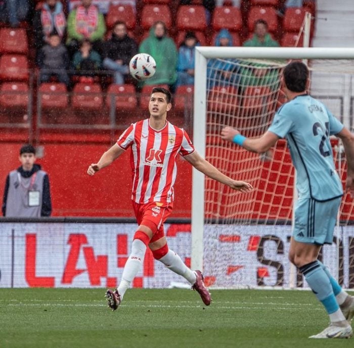 Montes en un partido del Almería