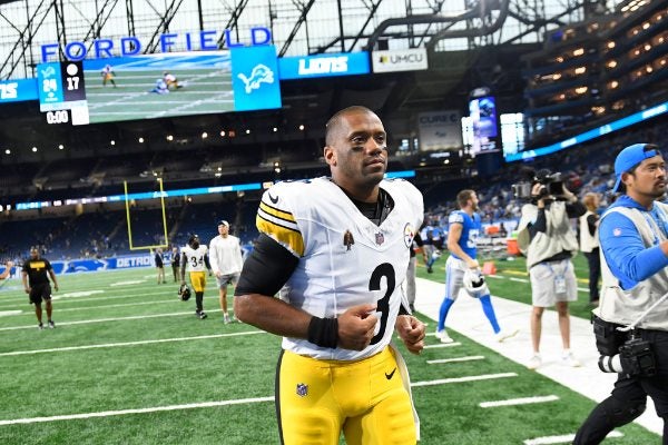 Russell Wilson en un juego de pretemporada con Steelers