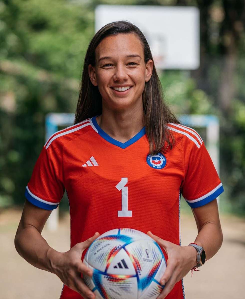 Tiane Endler sorprendió con su decisión de decir adiós a la Roja