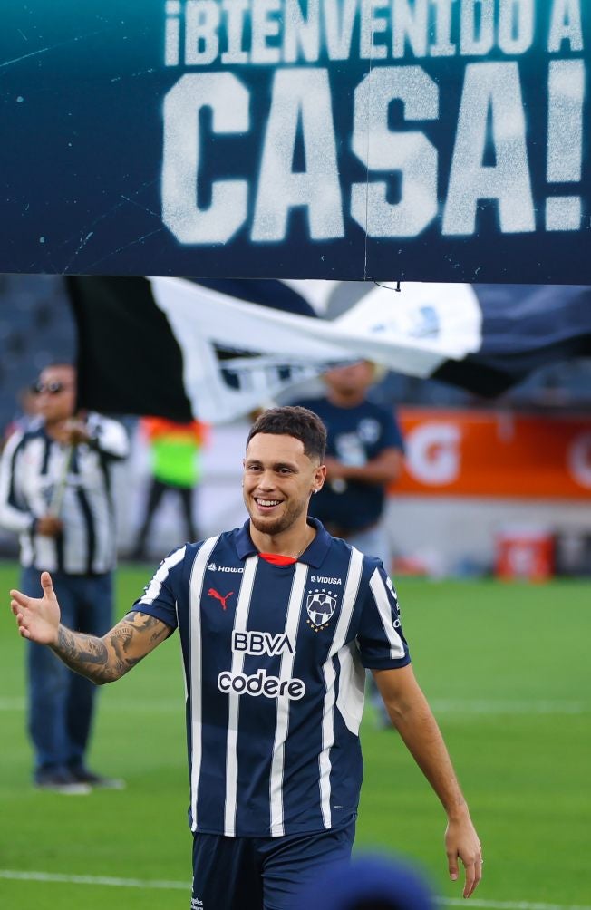 Lucas Ocampos en su presentación con Rayados