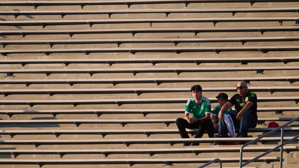 Gradas vacias en el Rose Bowl