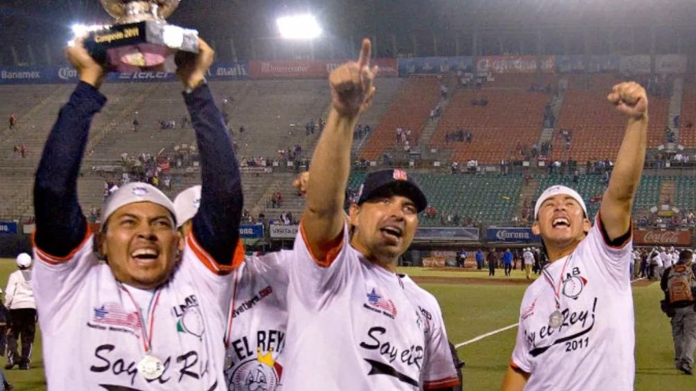 Tigres celebrando la barrida en 2011