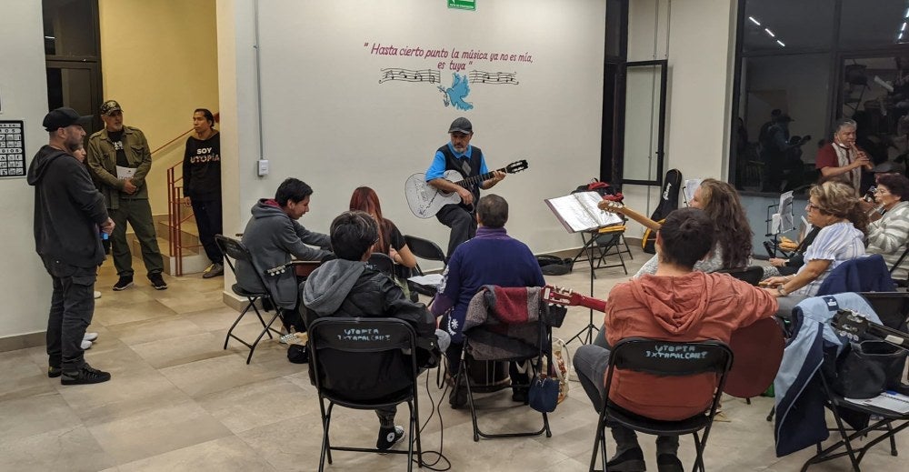 Las clases de musica y arte en general no tienen costo.