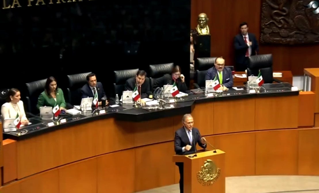 El presidente del Senado pidió respeto al orador Miguel Ángel Yunes Linares.