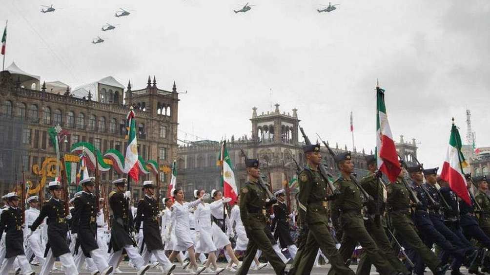 El epicentro de este desfile es el Zócalo capitalino. 