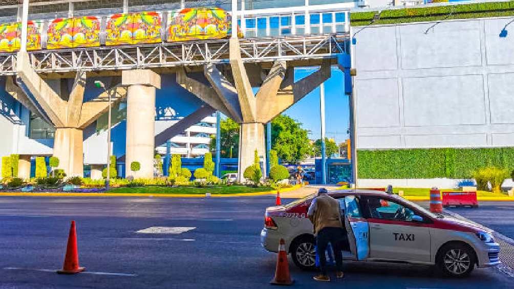 Los taxis habituales o de empresas establecidas sí puedes trabajar en la zona. 