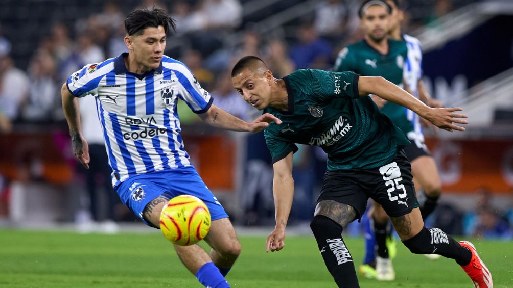 Arteaga en un duelo con Rayados