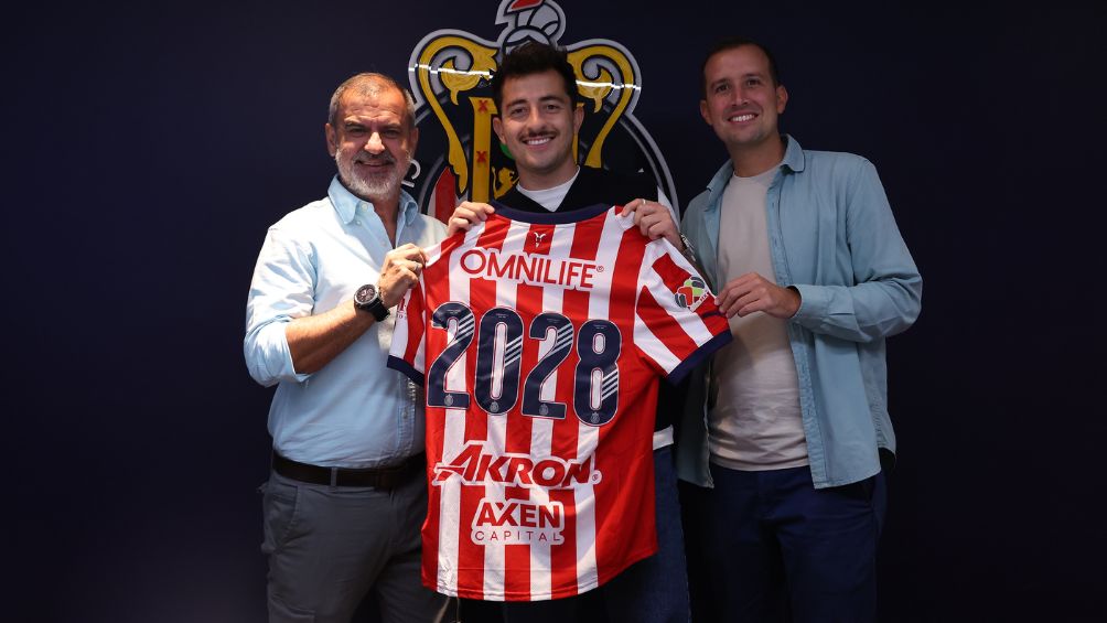 Mozo también renovó con Chivas